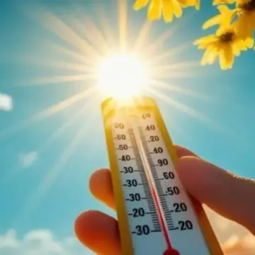 طقس الخميس.. أجواء حارة نسبيا وزخات رعدية مرتقبة بعدد من مناطق المملكة